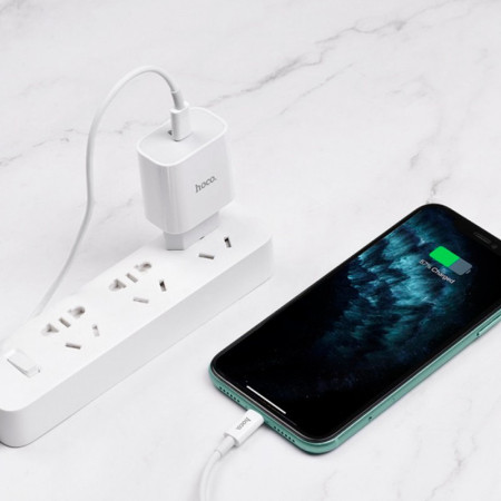 Сетевое зарядное устройство 1Type-C Hoco (C76A) (PD 20W) с кабелем Type-C to Lightning (Белый / White)