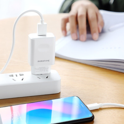 Мережеве зарядний пристрій Borofone BA32A Bright (QC3.0 1USB/3A) з кабелем Micro White