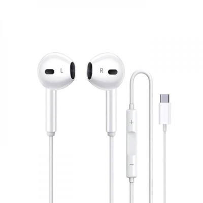 Наушники Apple EarPods With Type-C Connector (MTJY3ZM/A3046) белый